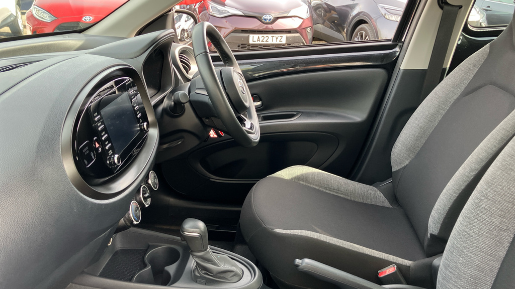 Toyota Aygo X Pure Black #5