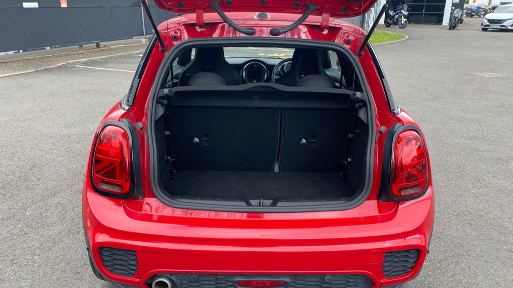 Mini Hatch Cooper Sport FV70LUW Red #4