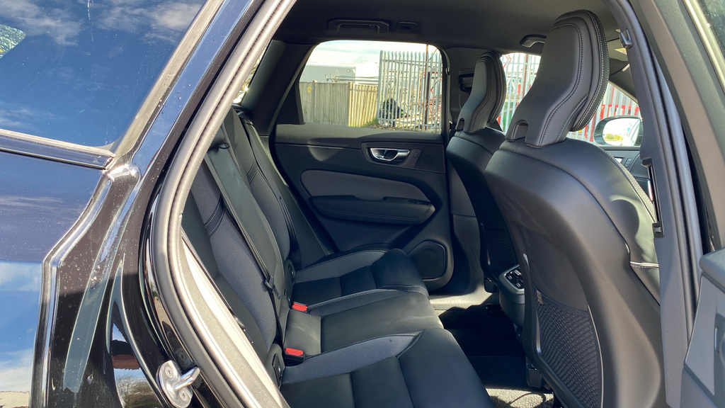 Volvo XC60 Plus Black Edition WF75DZP Black #6