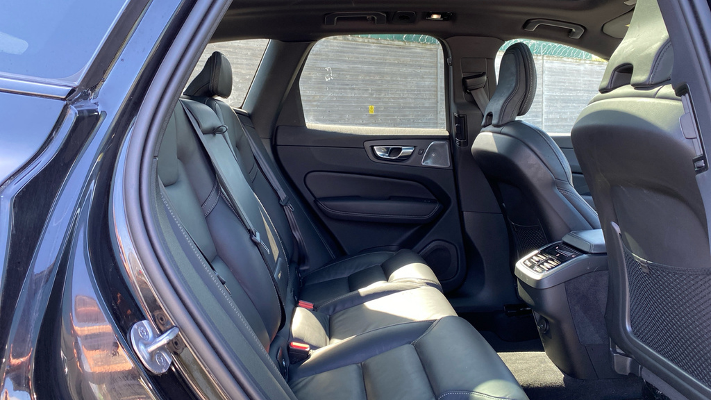Volvo XC60 Ultra Black Edition RA74CJX Black #6