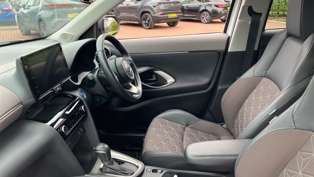 Toyota Yaris Cross Excel YT24MLX White #5