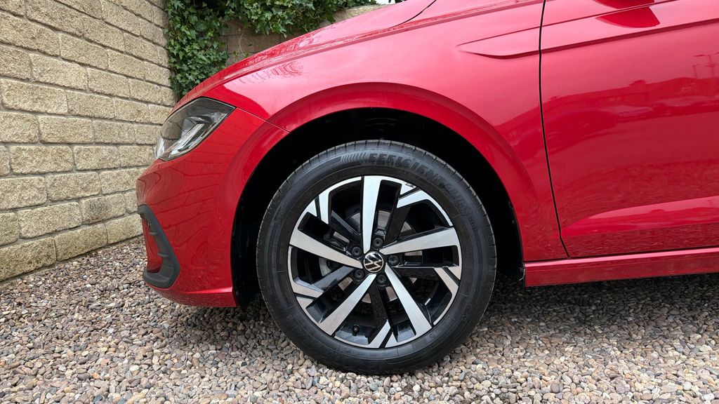 Volkswagen Polo Life Red #5