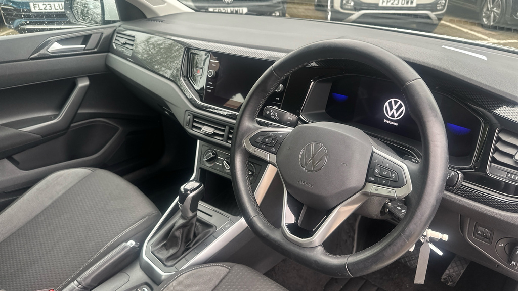 Volkswagen Polo Life White #6