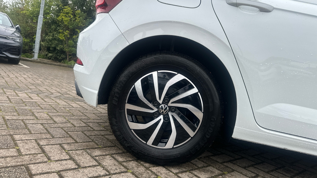 Volkswagen Polo Life White #5