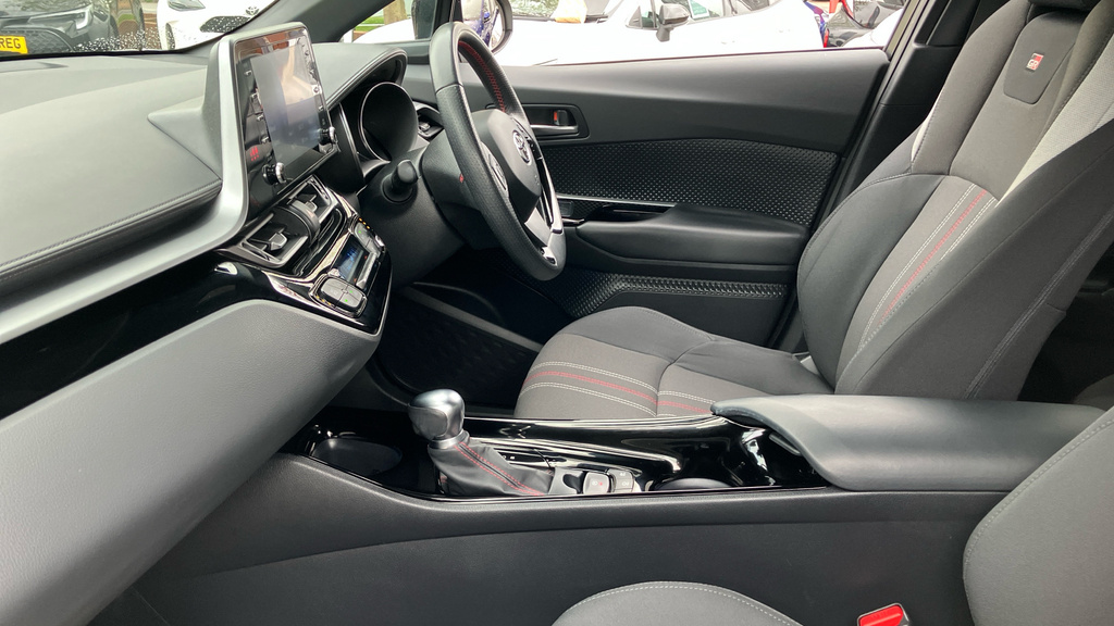 Toyota C-Hr Gr Sport YR21GRU White #5
