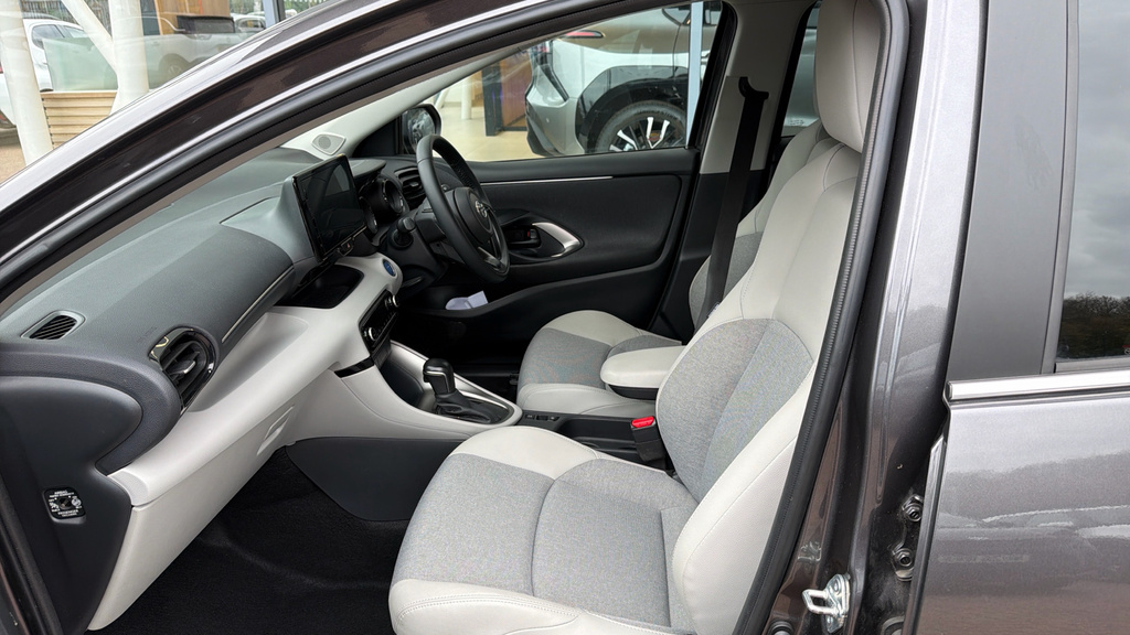 Toyota Yaris Excel FM72MYZ Grey #5