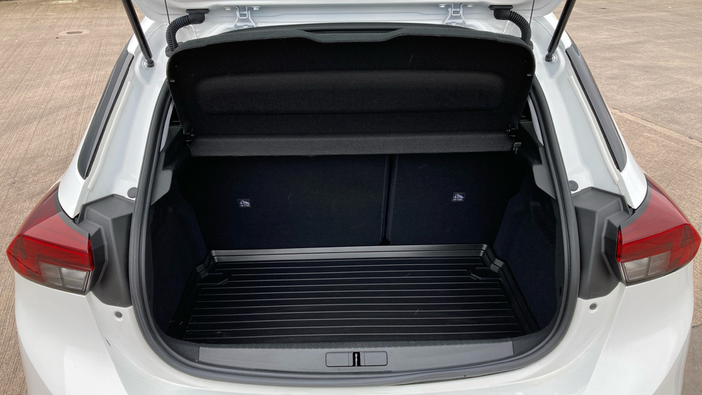 Vauxhall Corsa Se Edition PX72VWW White #4
