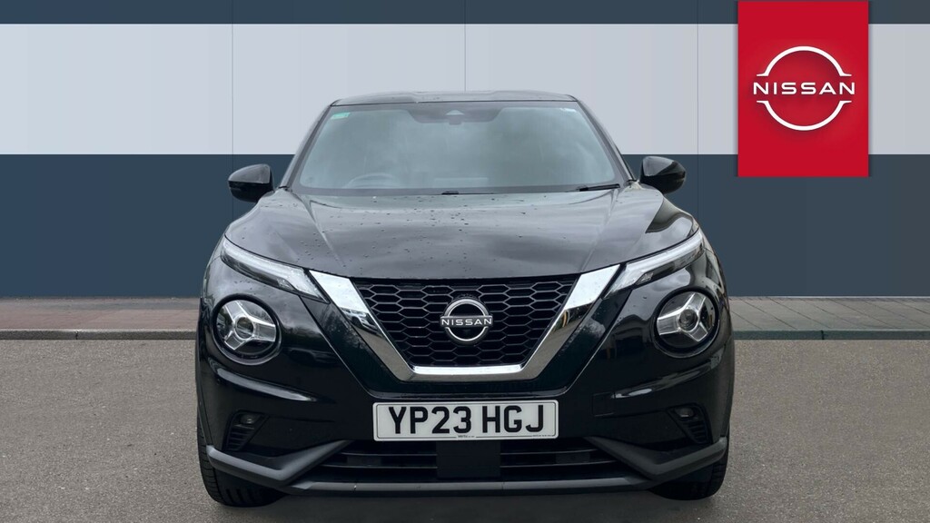 Nissan Juke Tekna Black #3