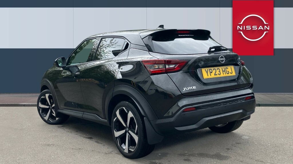 Nissan Juke Tekna Black #2