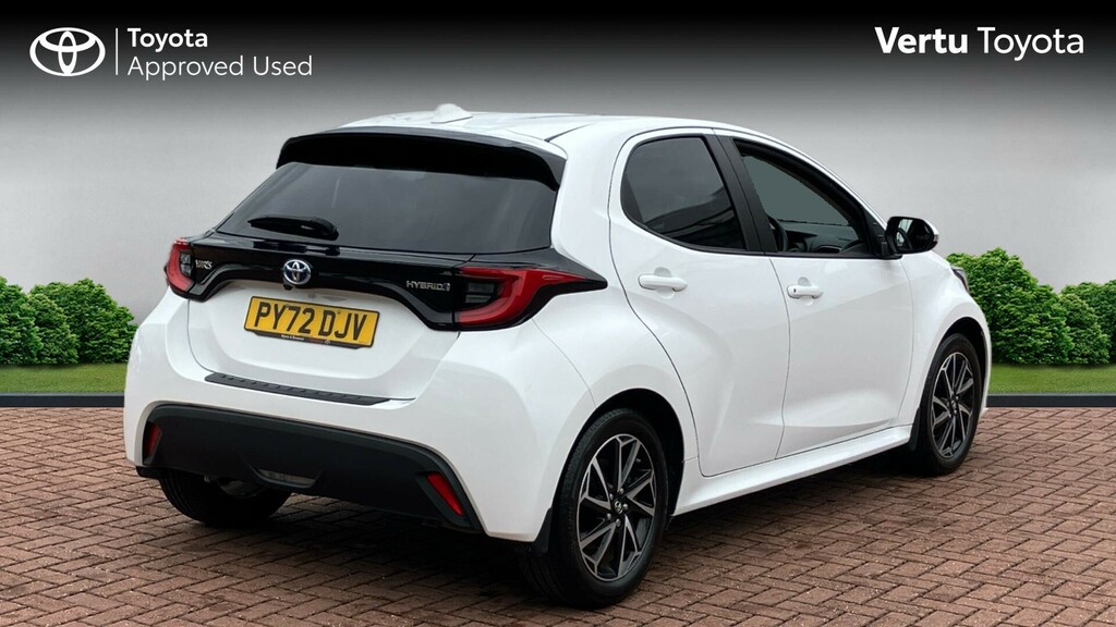 Toyota Yaris Design White #2