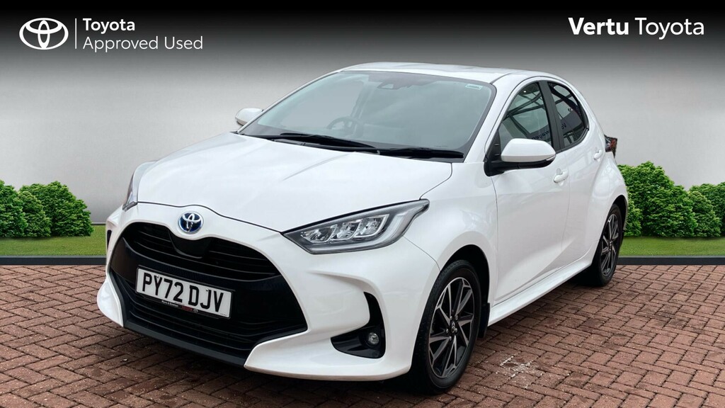 Toyota Yaris Design White #3