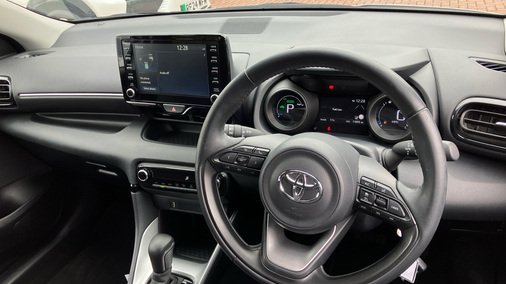 Toyota Yaris Design White #6