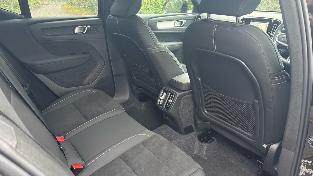 Volvo XC40 Plus Black Edition WD75DHF Black #6