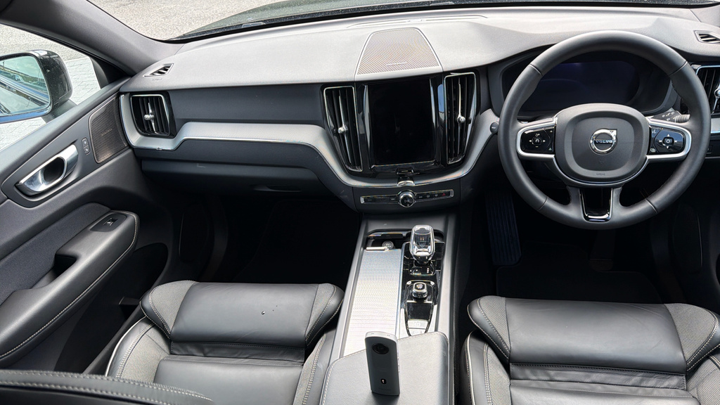 Volvo XC60 Plus Black Edition RO25LFM Black #5