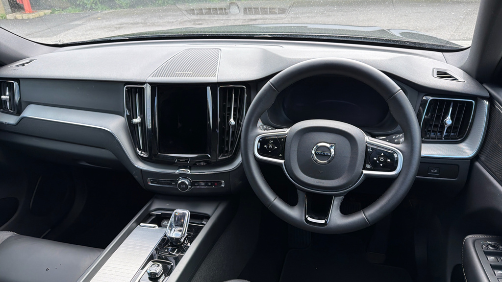 Volvo XC60 Plus Black Edition RO25LFM Black #4