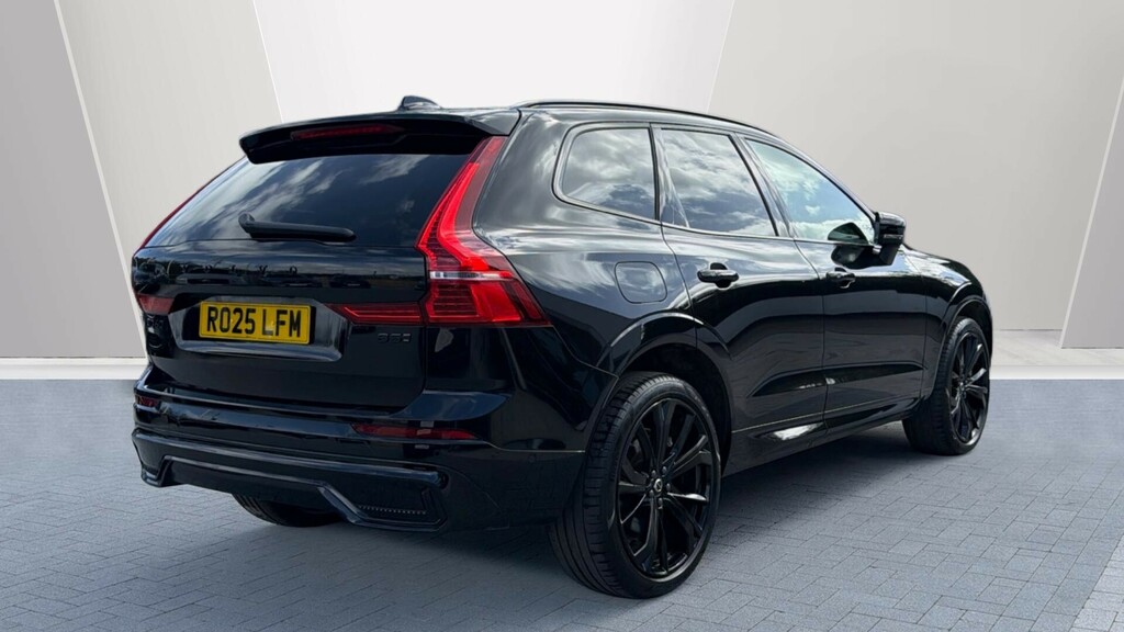 Volvo XC60 Plus Black Edition RO25LFM Black #2