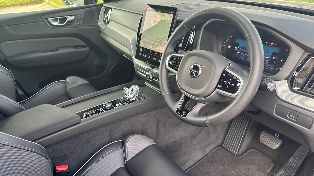 Volvo XC60 Plus Black Edition WF75FME Black #4
