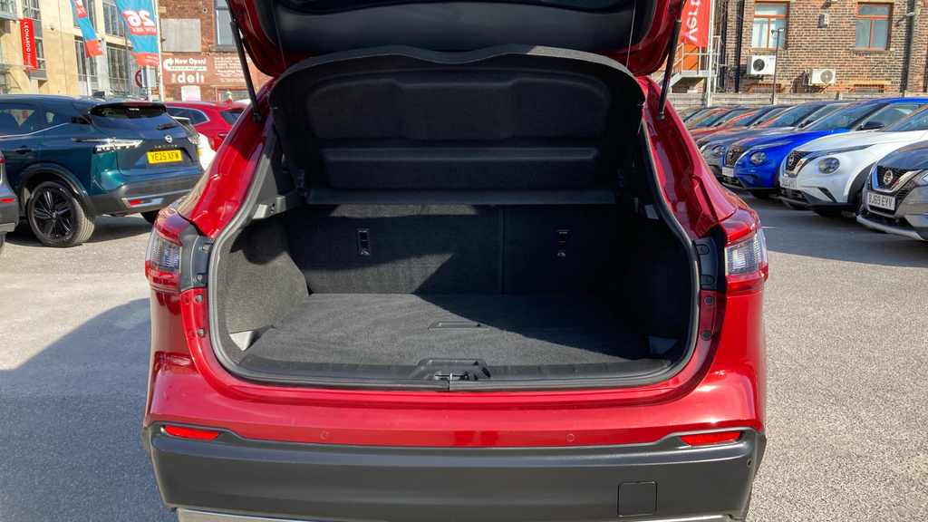 Nissan Qashqai Tekna OE68LSJ Red #4