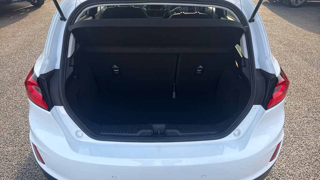 Ford Fiesta Active White #4