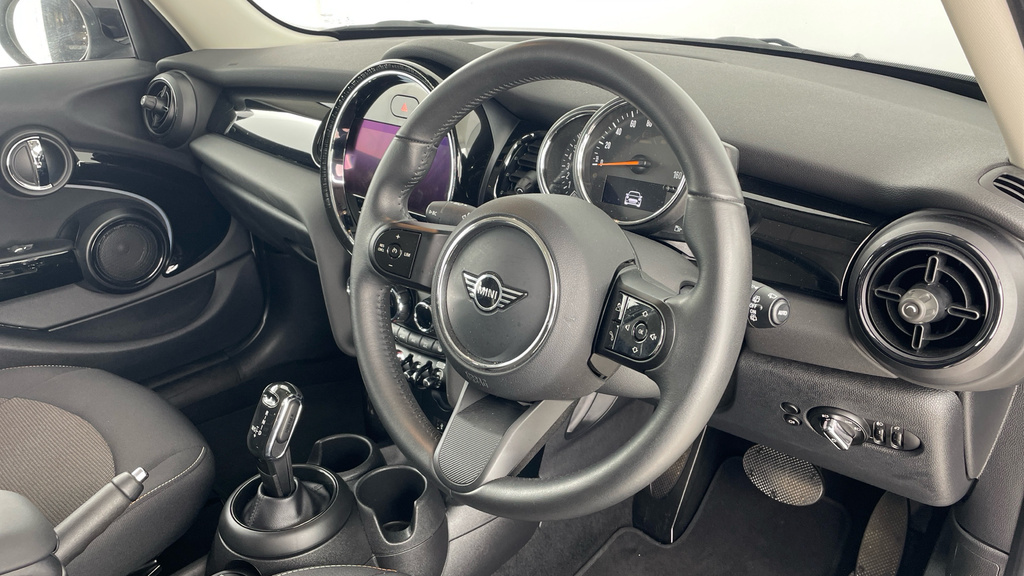 Mini Hatch Cooper Classic YG72VKZ White #6