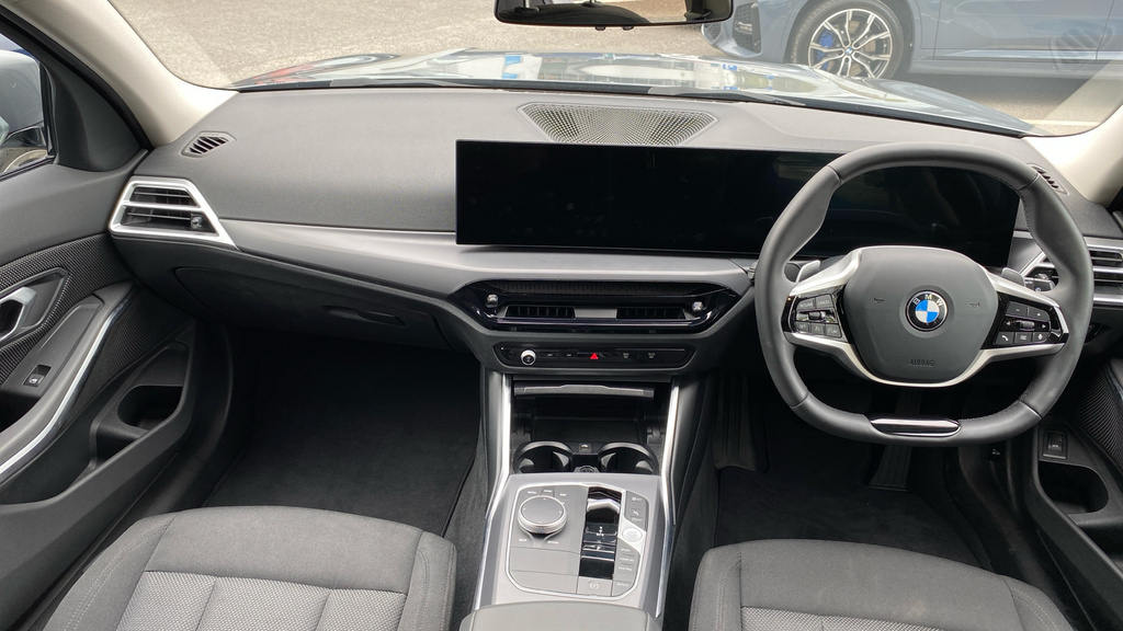 BMW 3 Series Sport YH25OGT Grey #4