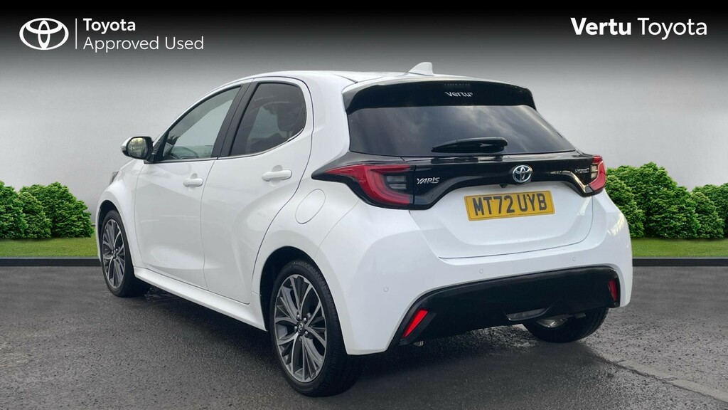 Toyota Yaris Excel White #4