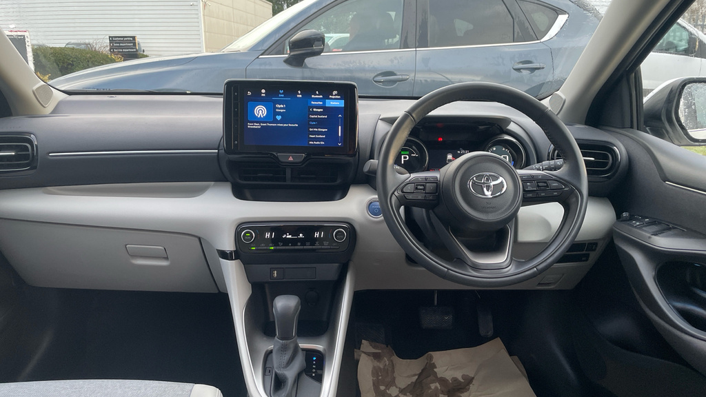Toyota Yaris Excel White #5