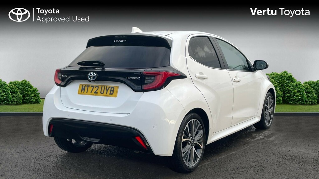 Toyota Yaris Excel White #2