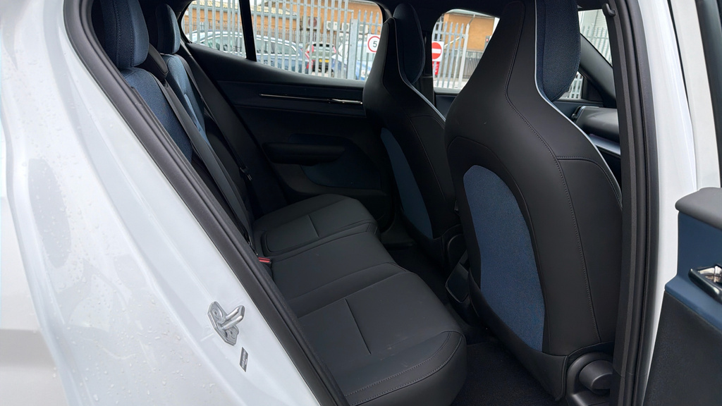 Volvo EX30 Plus White #6