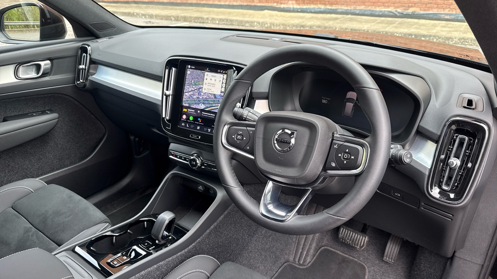 Volvo XC40 Plus Black Edition WF26FDX Black #4