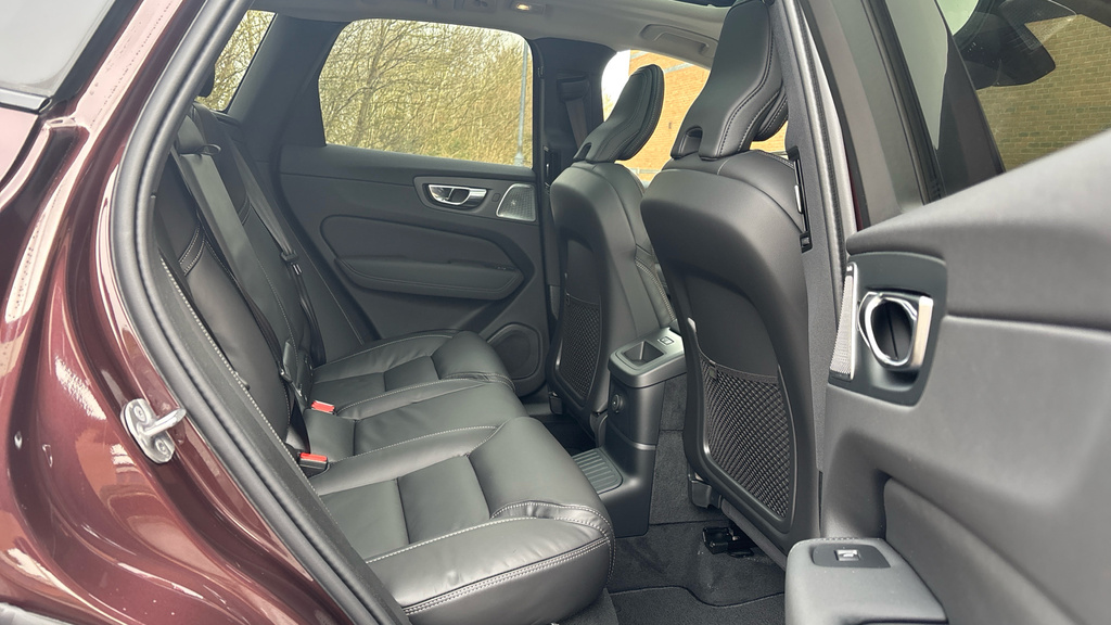 Volvo XC60 Ultra Red #6