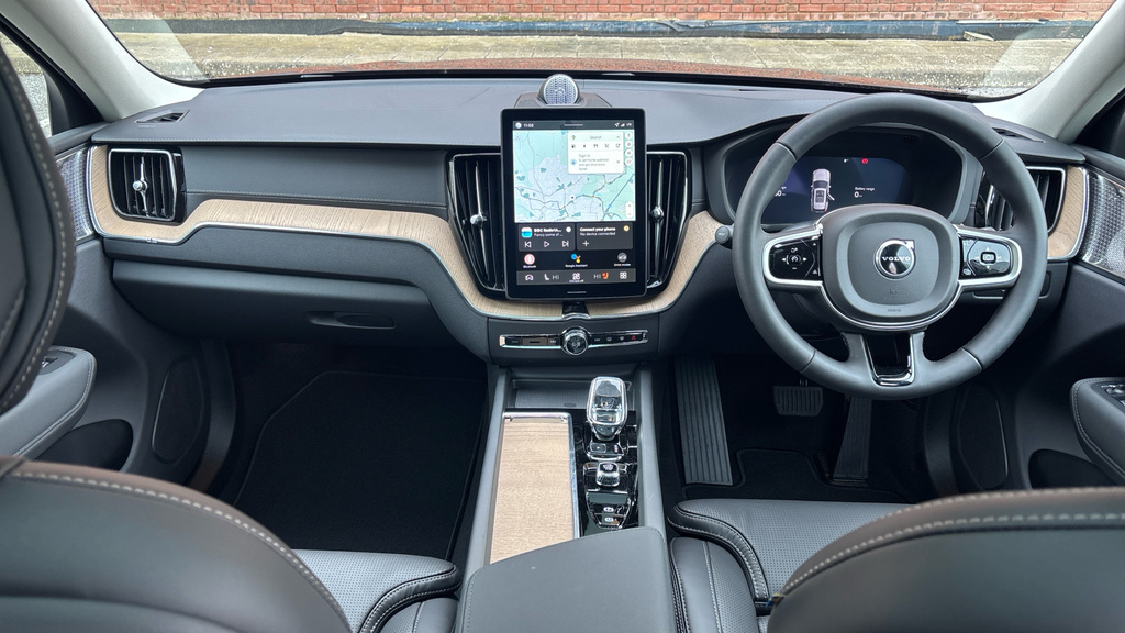 Volvo XC60 Ultra Red #5
