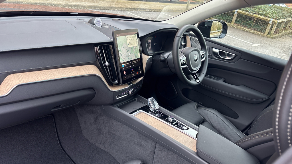 Volvo XC60 Ultra Red #4