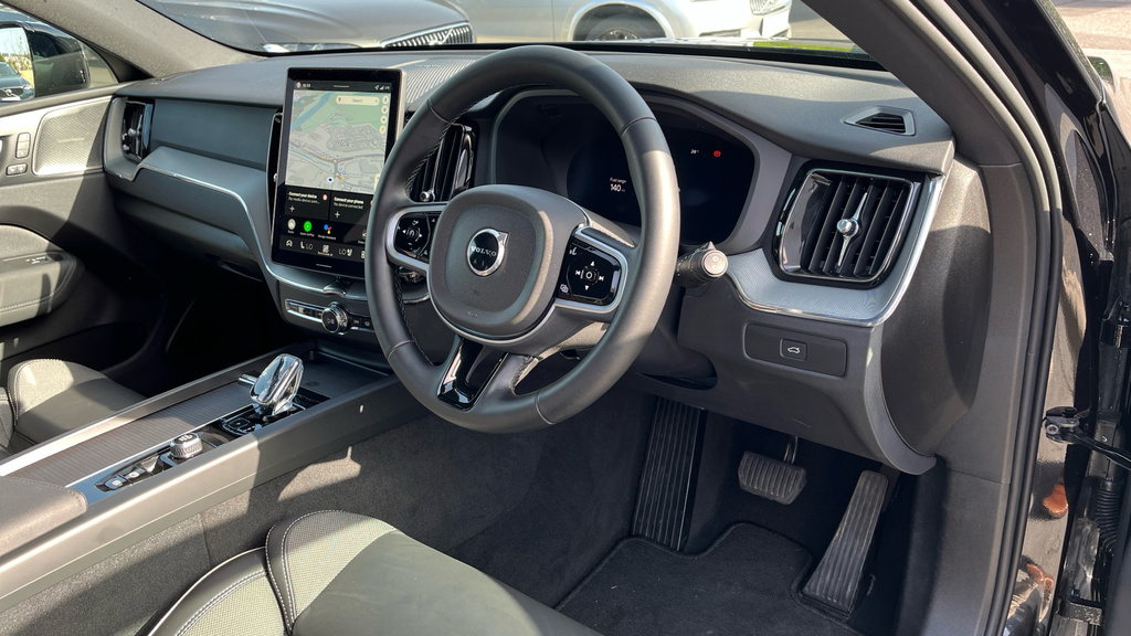 Volvo XC60 Plus Black Edition WF75EDP Black #4