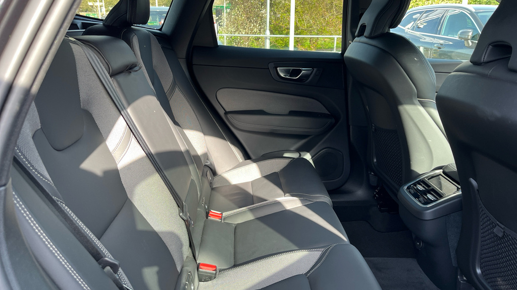 Volvo XC60 Plus Black Edition WF75EDP Black #6