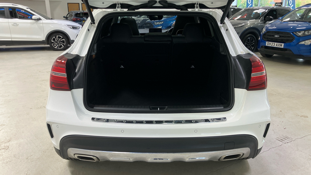 Mercedes-Benz GLA Class Amg Line DY68USW White #4