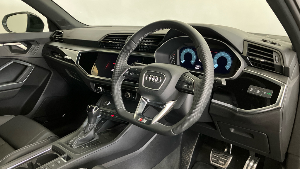 Audi Q3 Black Edition VK25OHD White #6