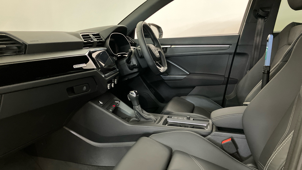 Audi Q3 Black Edition VK25OHD White #2