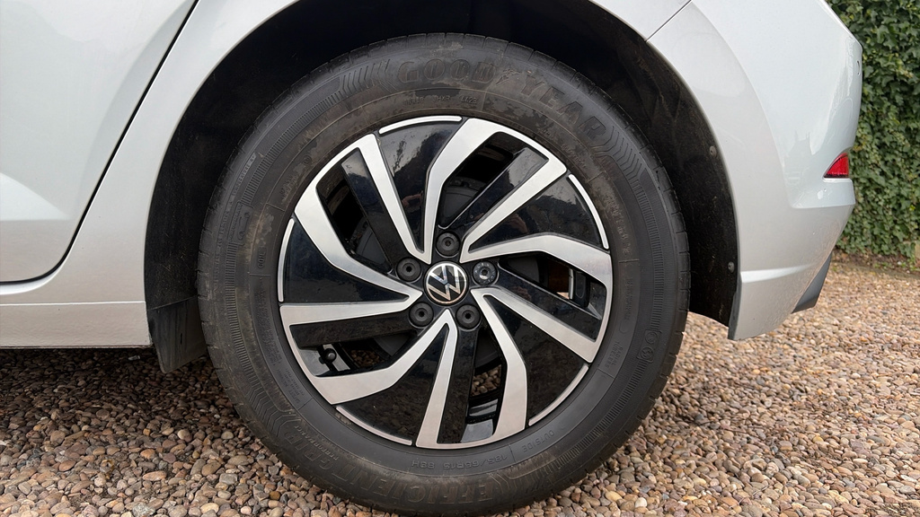 Volkswagen Polo Life Silver #5