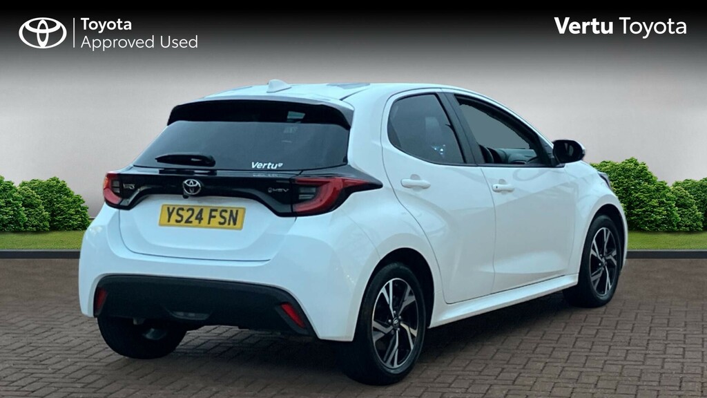 Toyota Yaris Design YS24FSN White #2