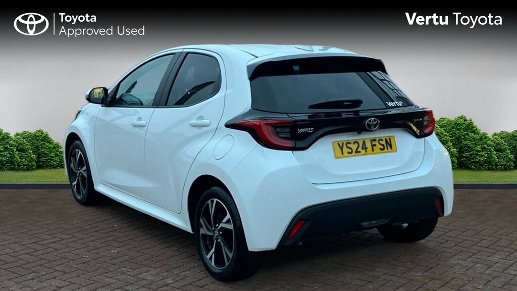 Toyota Yaris Design YS24FSN White #4