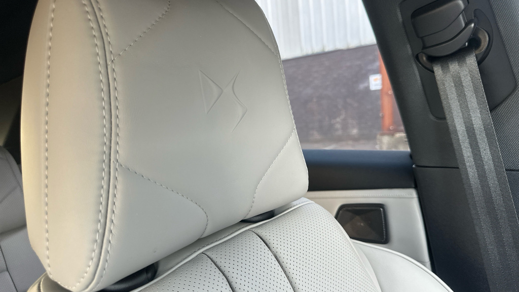 DS DS 7 Crossback Performance Line White #38