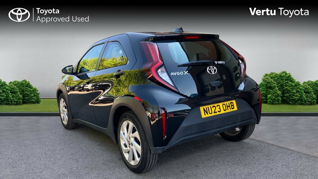Toyota Aygo X Pure Black #4
