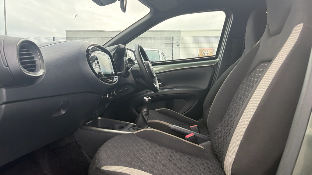 Toyota Aygo X Edge SP23VXX Green #5