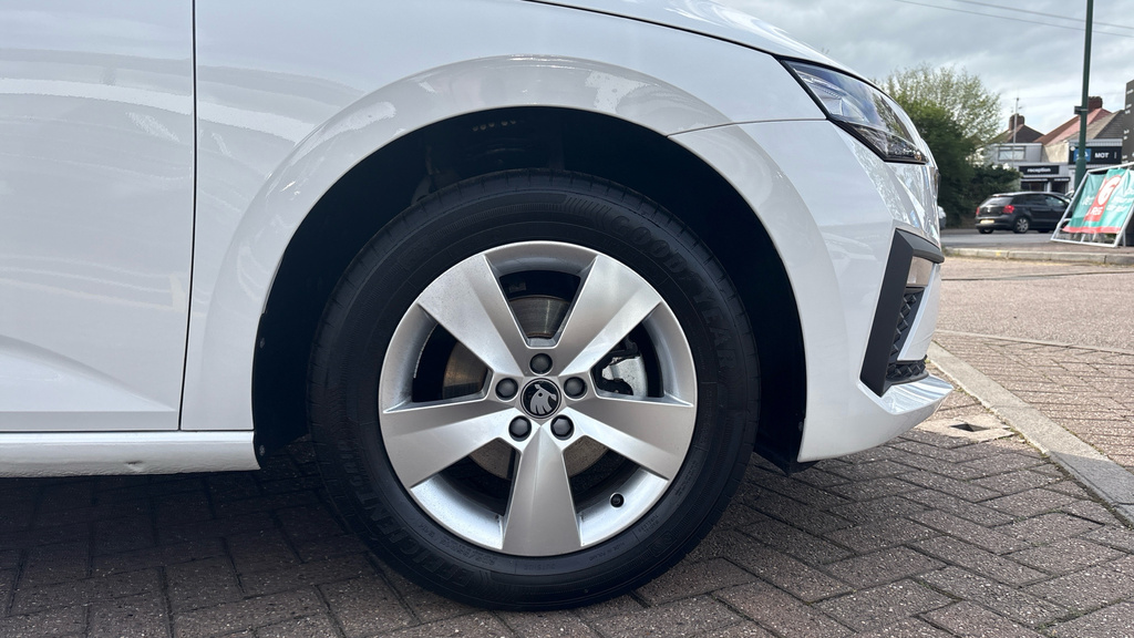Skoda Scala Se Edition KT25OHA White #5