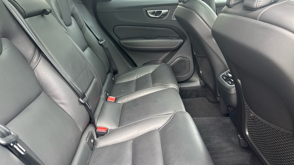 Volvo XC60 Ultra Black Edition YE74OFP Black #6