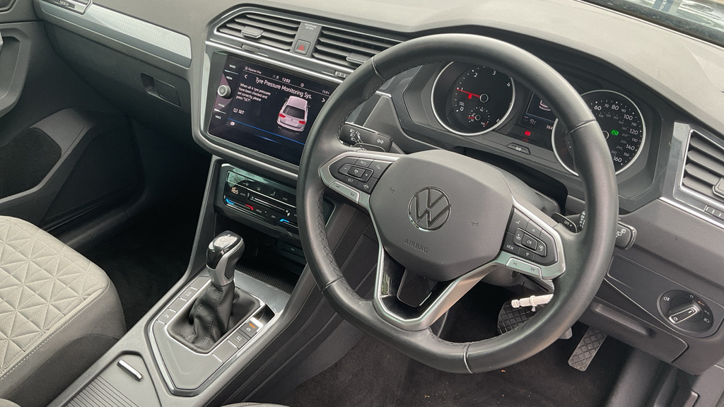 Volkswagen Tiguan Life YW23FNE Blue #6