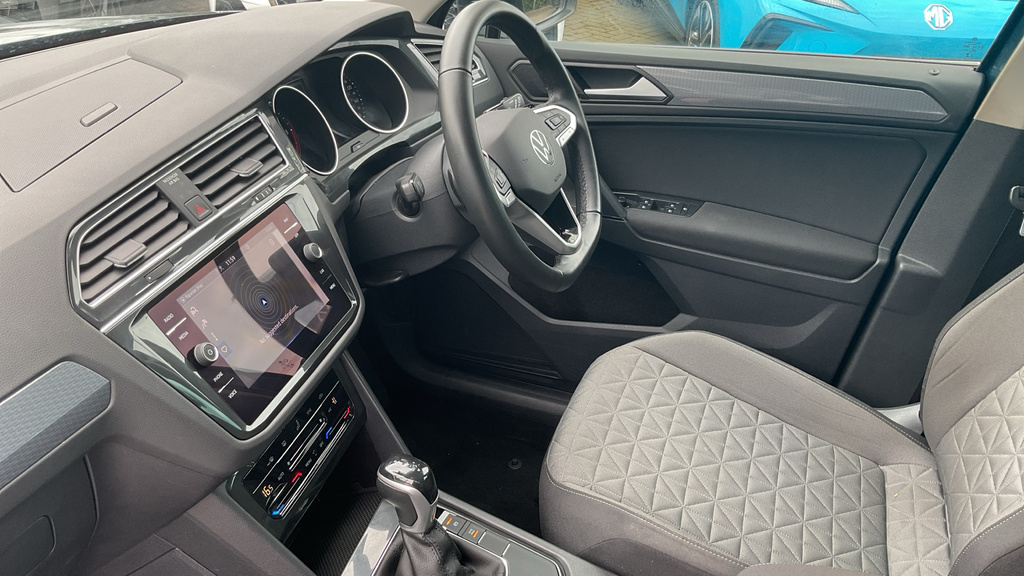 Volkswagen Tiguan Life YW23FNE Blue #2