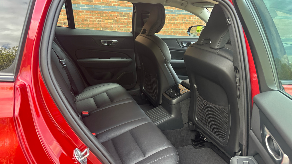 Volvo V60 Plus Red #6
