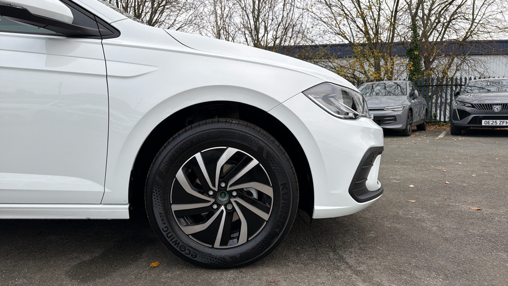 Volkswagen Polo Life YE75BFJ White #5